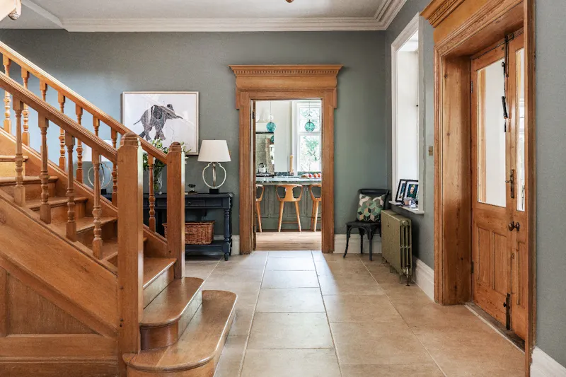 Surrey Country Farm House, L767 (photo 4)