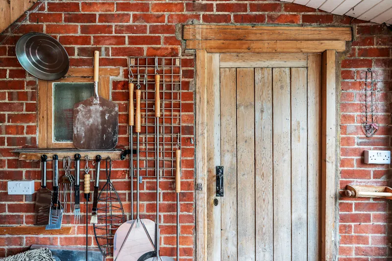 Surrey Country Farm House, L767 (photo 27)
