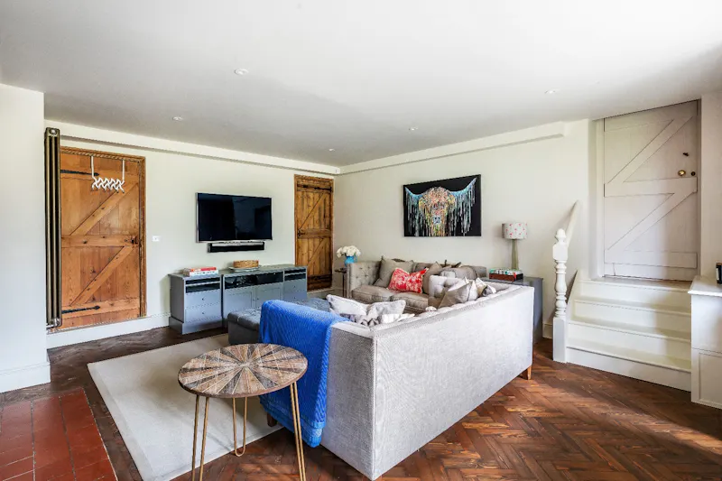 Surrey Country Farm House, L767 (photo 22)