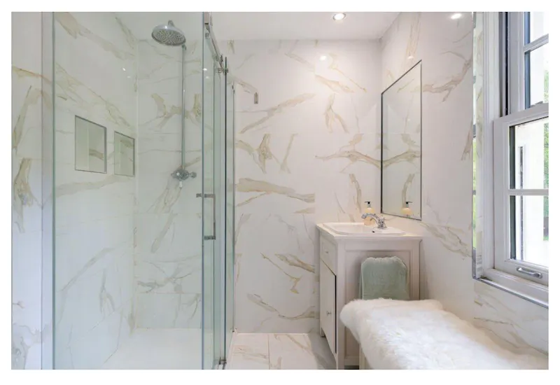 Bathroom at Rickmansworth Family Cottage , C882 (photo 16)