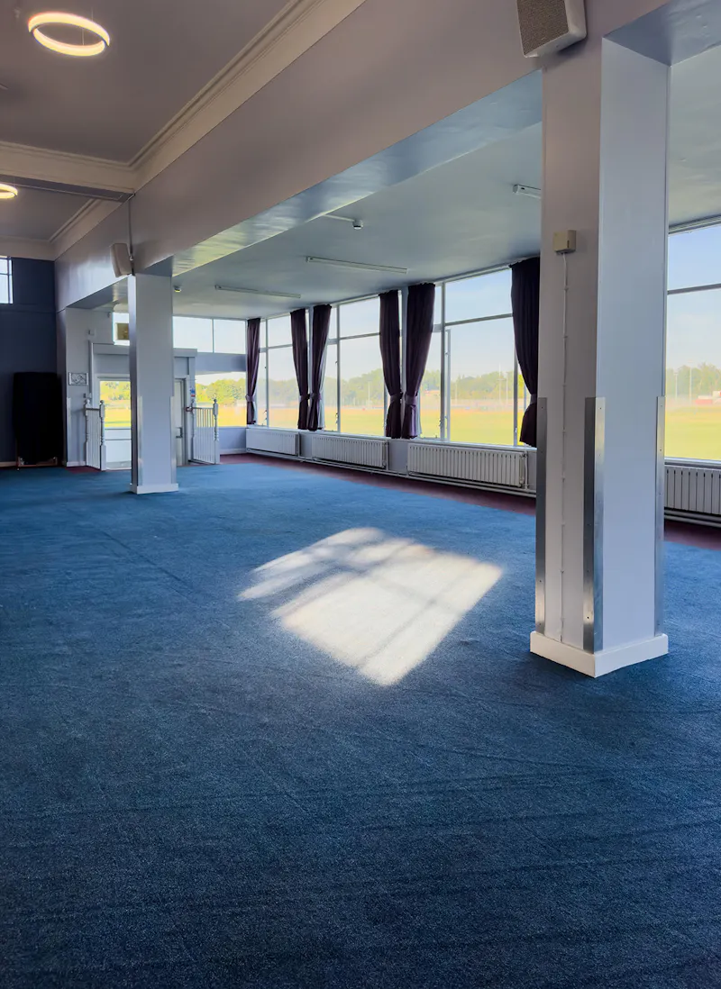 Chiswick Sports Club, J230 (photo 8)
