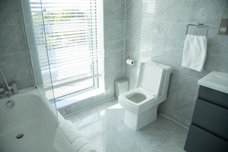 Bath at Docklands Penthouse Flat, F1262 (photo 43)
