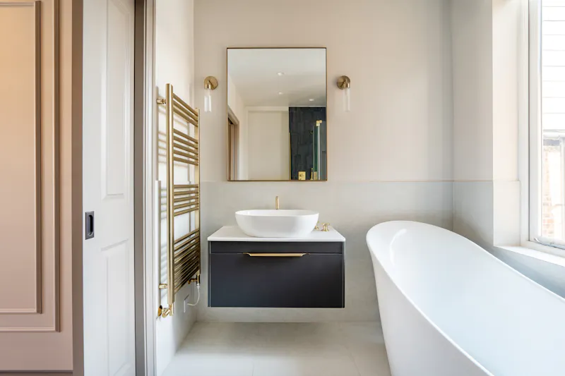 Bath - rolltop at Wandsworth Modern Terrace , E541 (photo 11)