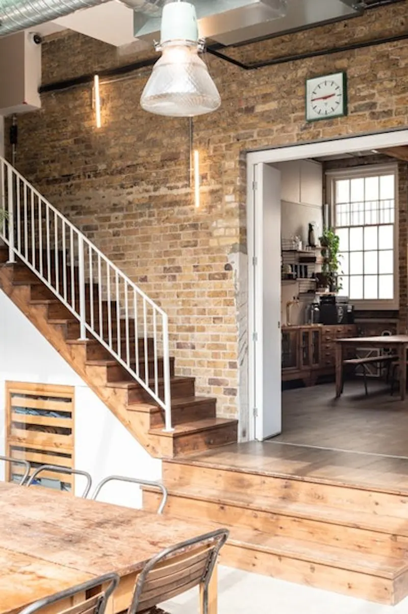 Exposed brick at Characterful Angel Studio, N565 (photo 10)