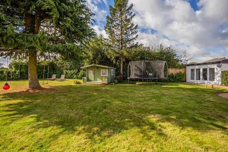 Summer house at Cookham Tennis Cottage, C950 (photo 22)