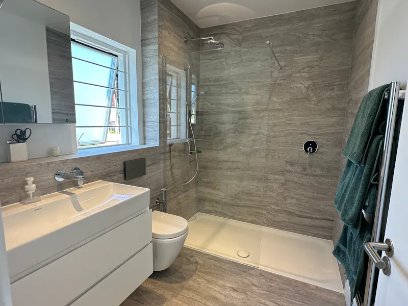 Bathroom at Golders Green 60's House, D2830 (photo 26)