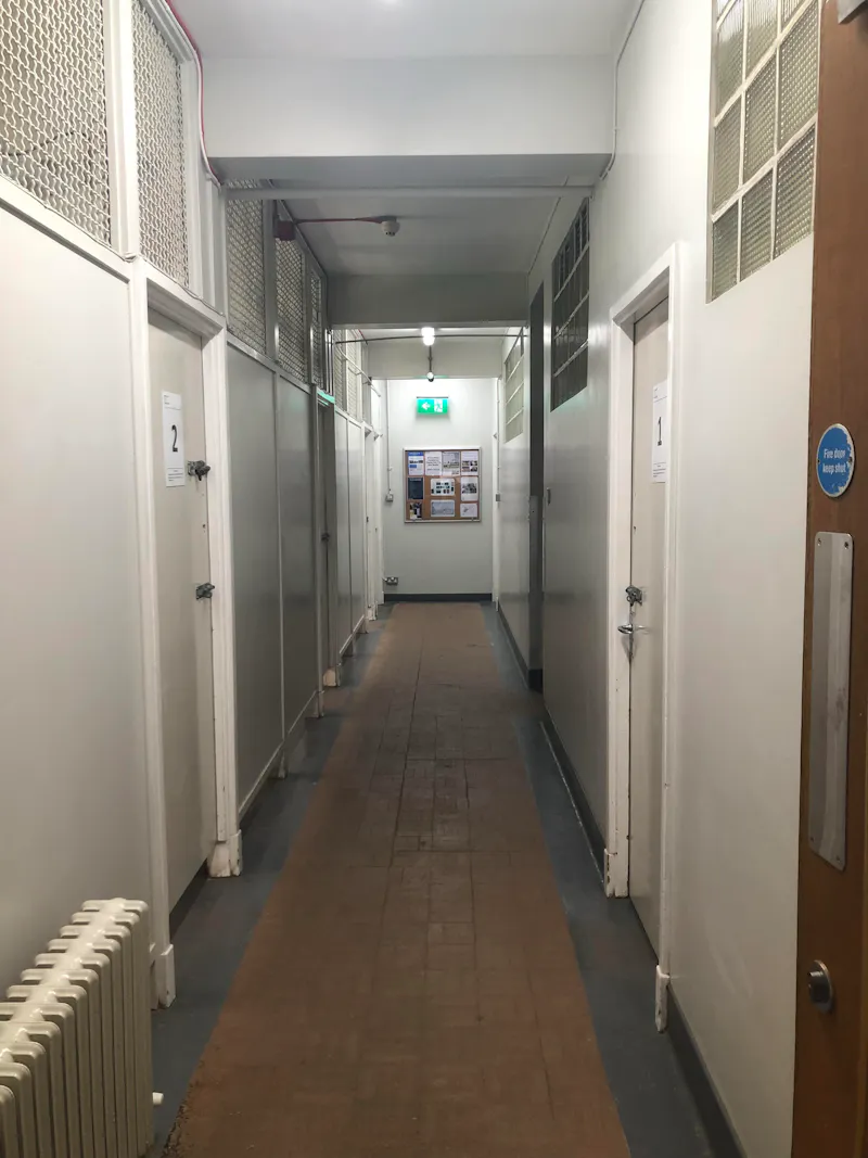 Floor - tiled at Chiswick Sports Club, J230 (photo 15)