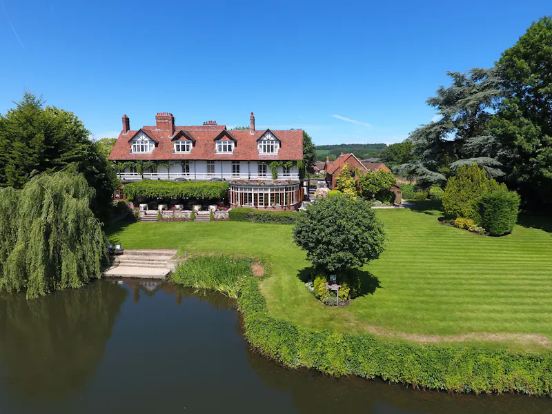 Sonning on Thames Riverside BnB, B2090 (photo 1)