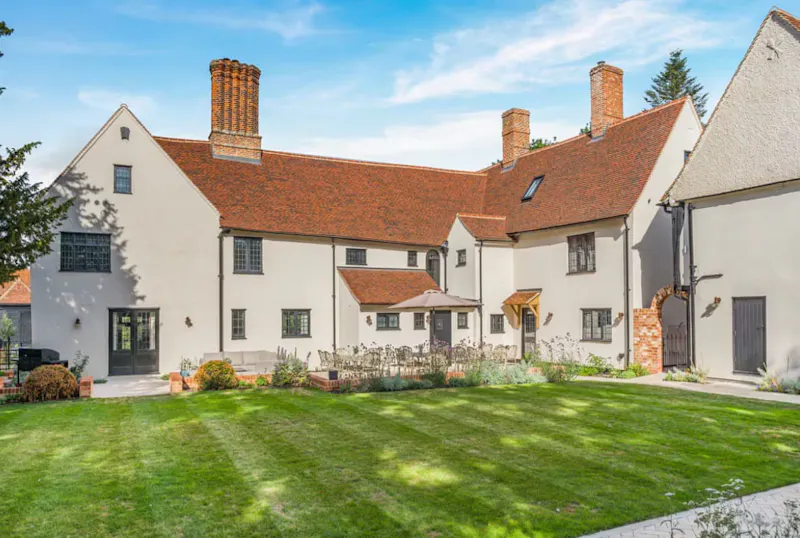 Garden at Stebbing Tudor manor house, M372 (photo 34)