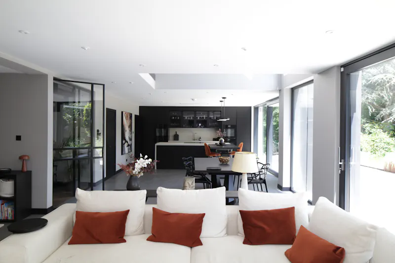 Modern Ashtead Family Home, D2832 (photo 4)