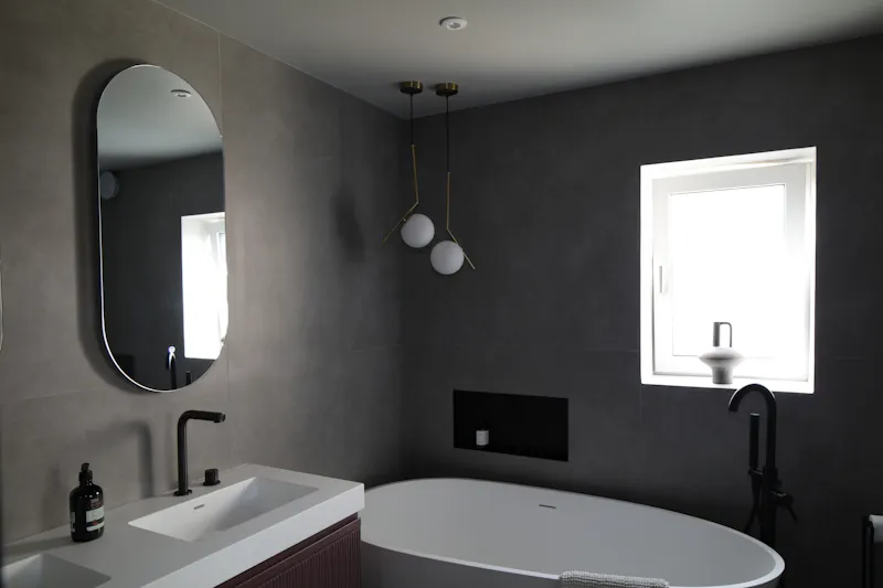 Bath at Modern Ashtead Family Home, D2832 (photo 18)