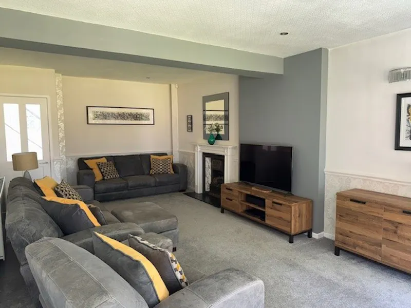 Urmston Family Home, D2831 (photo 8)