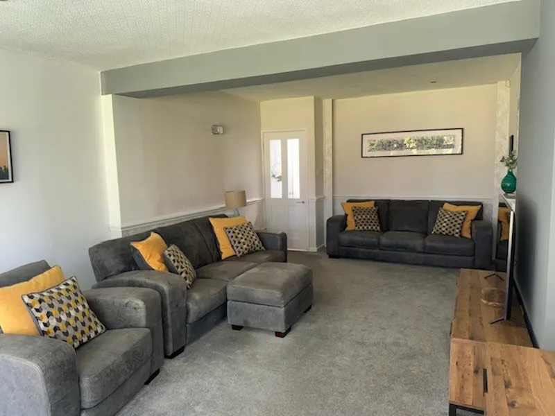 Urmston Family Home, D2831 (photo 9)