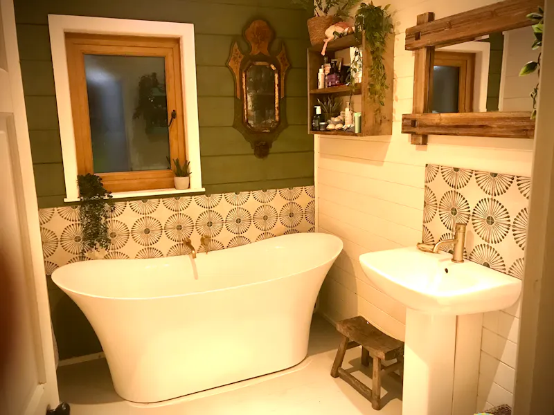 Bath at Cosy Dartmoor cabin, Q160 (photo 14)