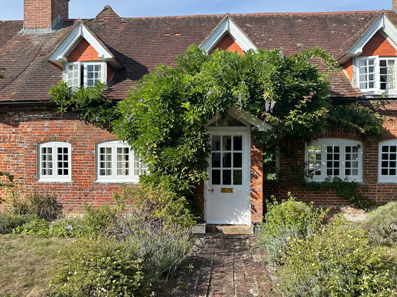 Alton Country Cottage, C953 (photo 2)