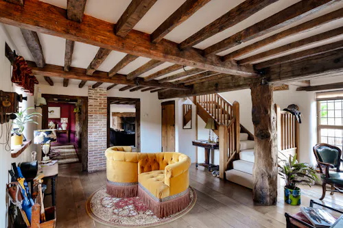 Beautiful Sussex Farmhouse, L772