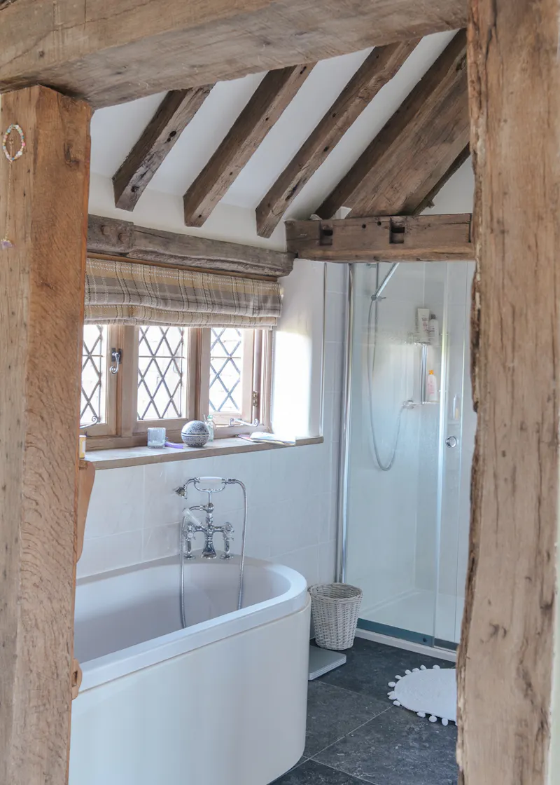 Bath at Beautiful Sussex Farmhouse, L772 (photo 41)