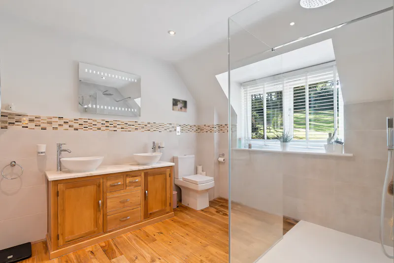 Bathroom at Modern Marlow Pool House, D2836 (photo 30)