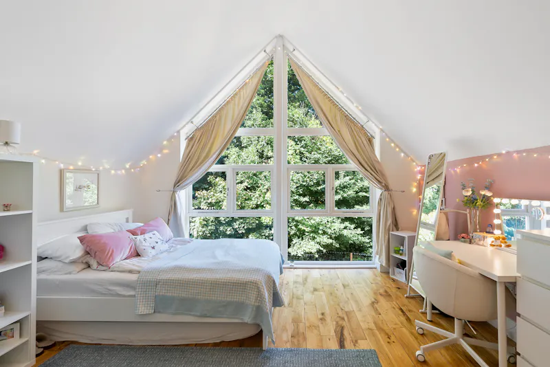 Bedroom - child's at Modern Marlow Pool House, D2836 (photo 34)