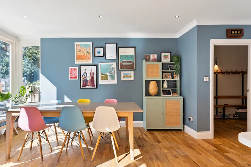 Open plan at Modern Marlow Pool House, D2836 (photo 10)