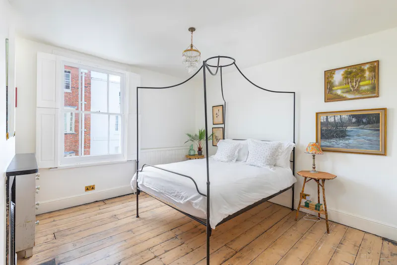Bedroom at Characterful Cuckfield Cottage, C915 (photo 17)