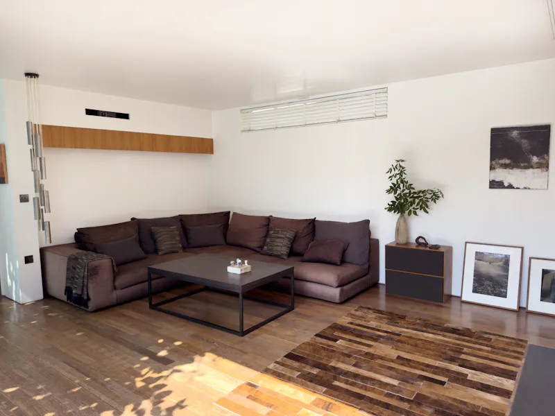 Living Room at Sophisticated Highgate house, D2255 (photo 16)