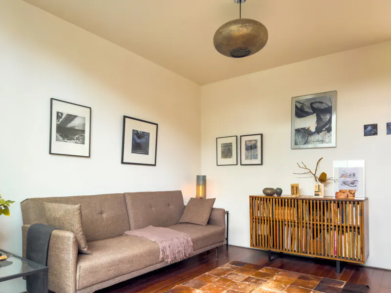 Sitting room at Sophisticated Highgate house, D2255 (photo 24)