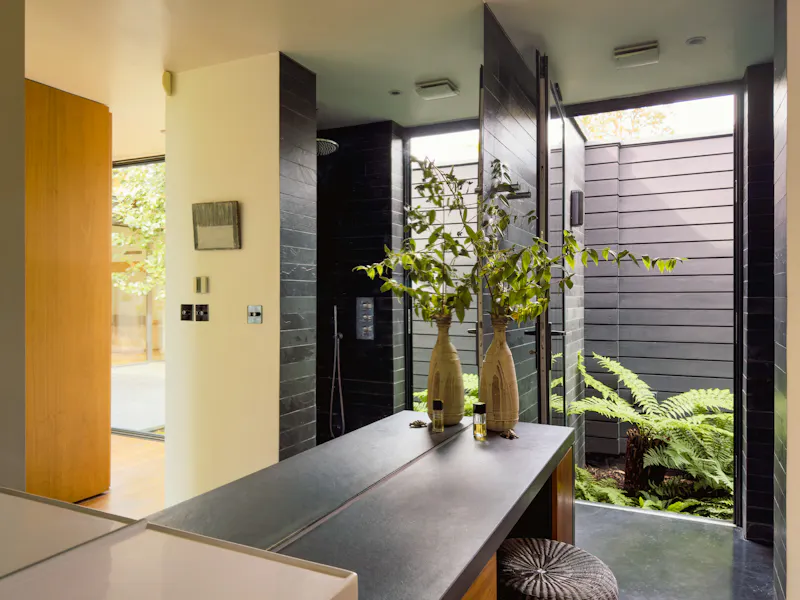 Bathroom at Sophisticated Highgate house, D2255 (photo 30)