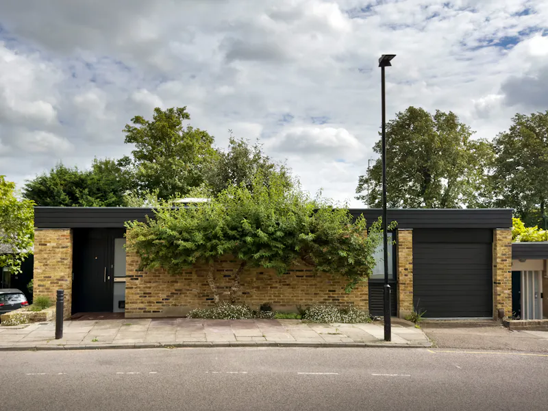 Garage at Sophisticated Highgate house, D2255 (photo 1)