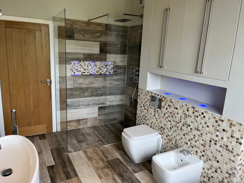 Bathroom at Modern Crystal Palace home, D2835 (photo 16)