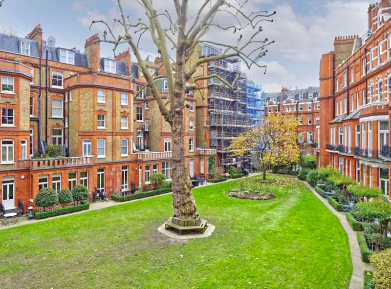 Garden at Elegant Knightsbridge Flat, F1263 (photo 18)