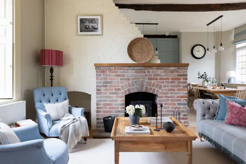 West Dean cosy cottage, C956