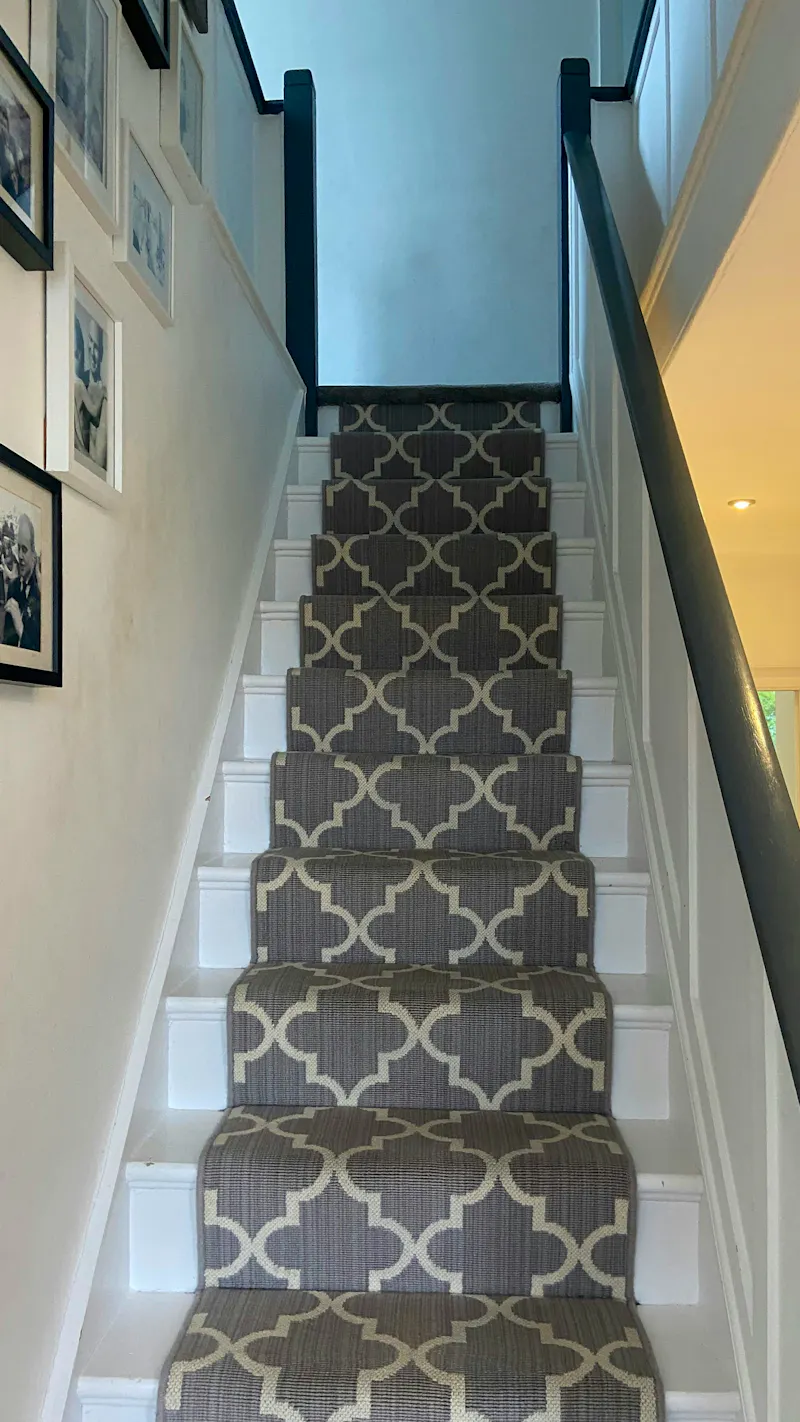 Staircase at Beckenham family home, D2838 (photo 9)