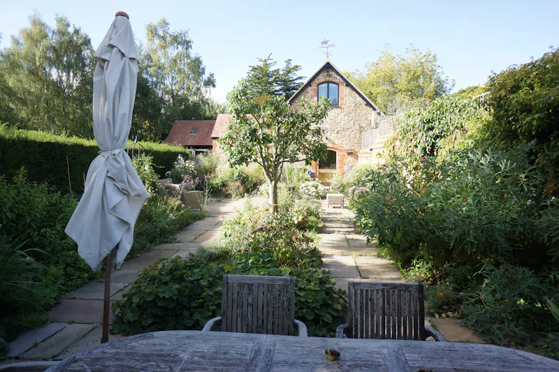 Garden at Elegant Oxford Barn Conversion, L775 (photo 29)