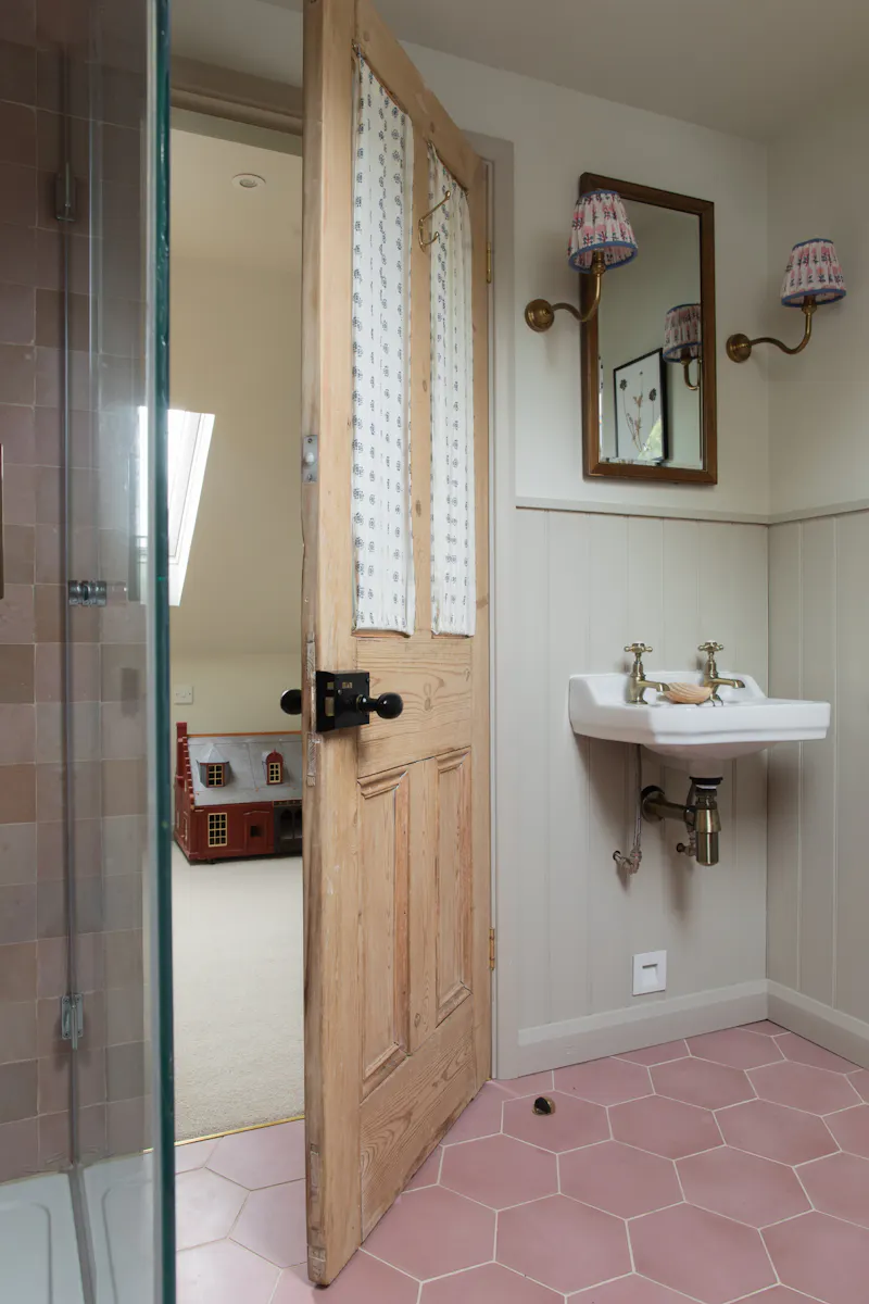 Panelling at East Horsley Edwardian Home, E543 (photo 32)