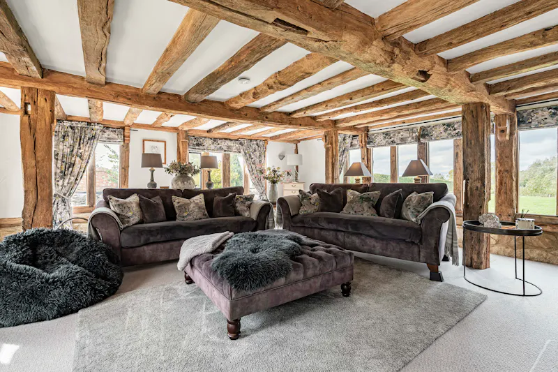 Impressive Milton Keynes barn, L774 (photo 32)