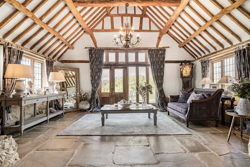 Entrance hall at Impressive Milton Keynes barn, L774 (photo 3)