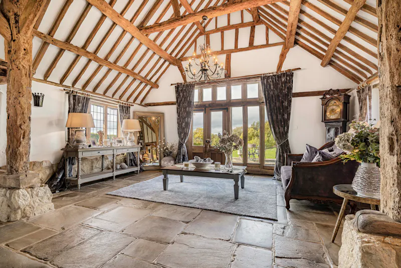 Impressive Milton Keynes barn, L774 (photo 4)