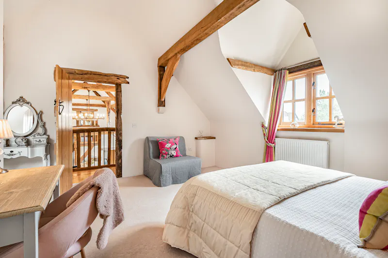 Impressive Milton Keynes barn, L774 (photo 55)