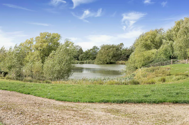 Lake at Impressive Milton Keynes barn, L774 (photo 80)