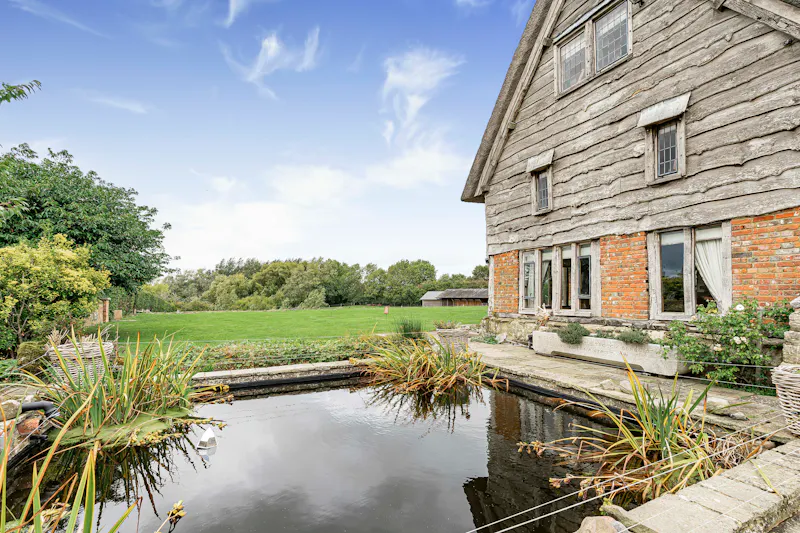 Pond at Impressive Milton Keynes barn, L774 (photo 68)