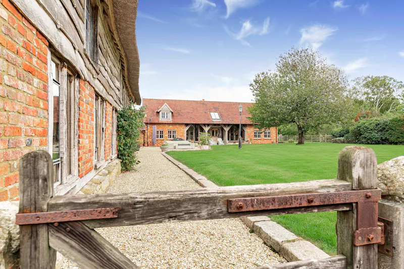 Impressive Milton Keynes barn, L774 (photo 69)