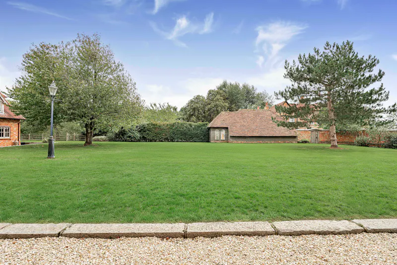 Impressive Milton Keynes barn, L774 (photo 78)