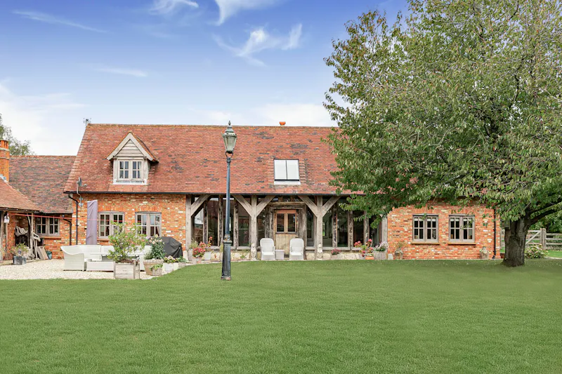 Impressive Milton Keynes barn, L774 (photo 75)