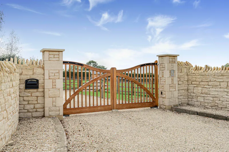 Impressive Milton Keynes barn, L774 (photo 83)