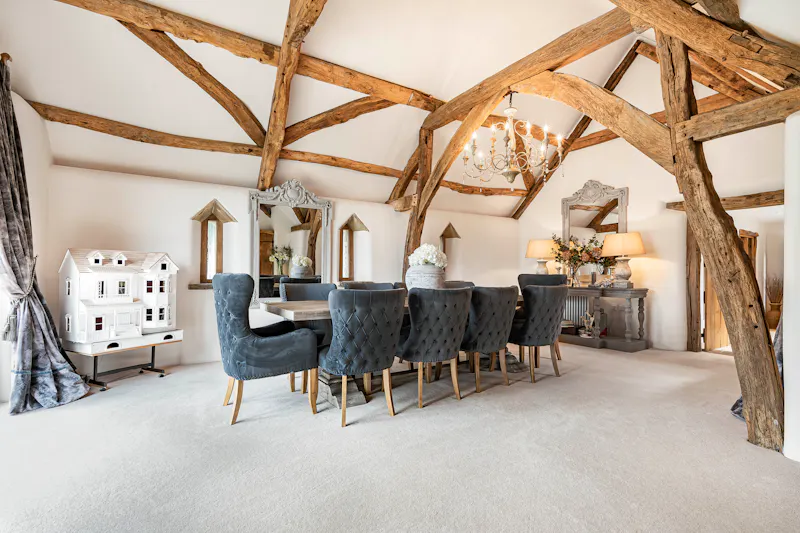 Beams at Impressive Milton Keynes barn, L774 (photo 27)