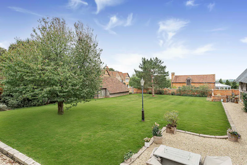 Impressive Milton Keynes barn, L774 (photo 72)