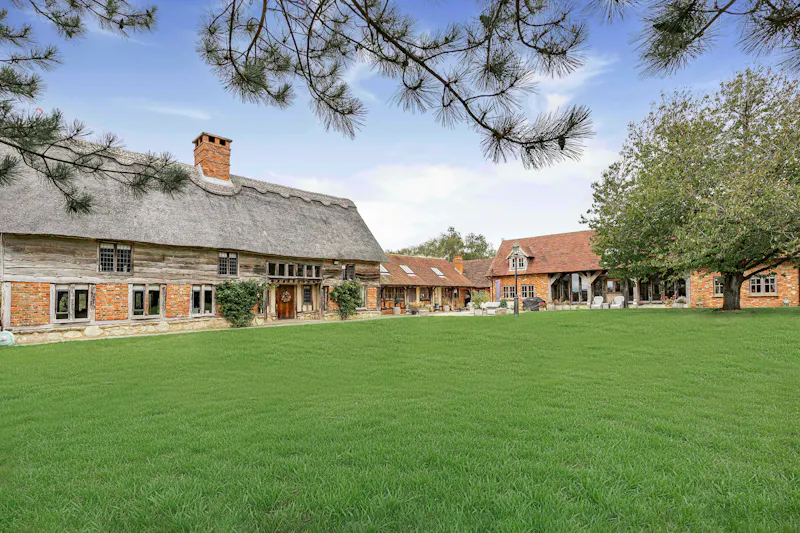 Garden at Impressive Milton Keynes barn, L774 (photo 74)