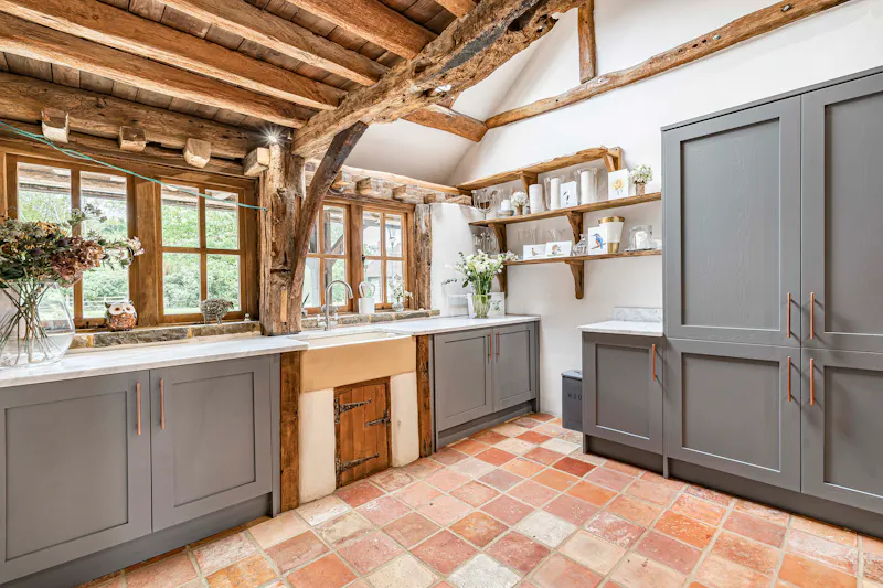 Impressive Milton Keynes barn, L774 (photo 23)