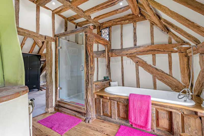 Bath at Impressive Milton Keynes barn, L774 (photo 48)